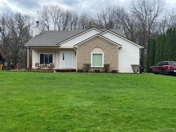 2125 Somerville Drive, Oxford Twp, MI 48371