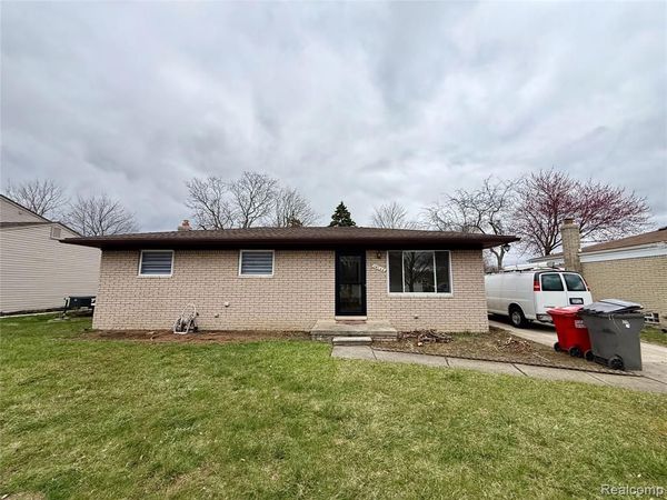 18144 N Oak Drive , Clinton Twp, MI 48038