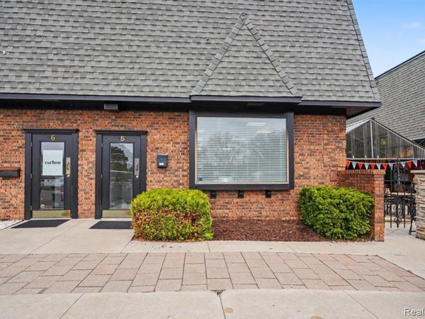 11225 S Saginaw Street, Grand Blanc, MI 48439