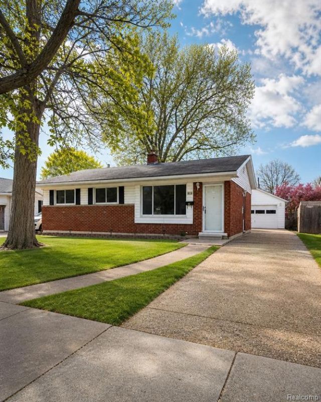 813 Mckeighan Avenue, Flint, MI 48507 Main Photo