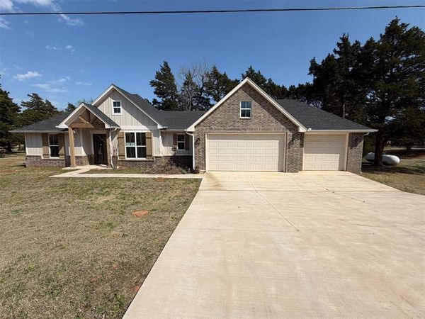 940 S May Avenue, Guthrie, OK 73044