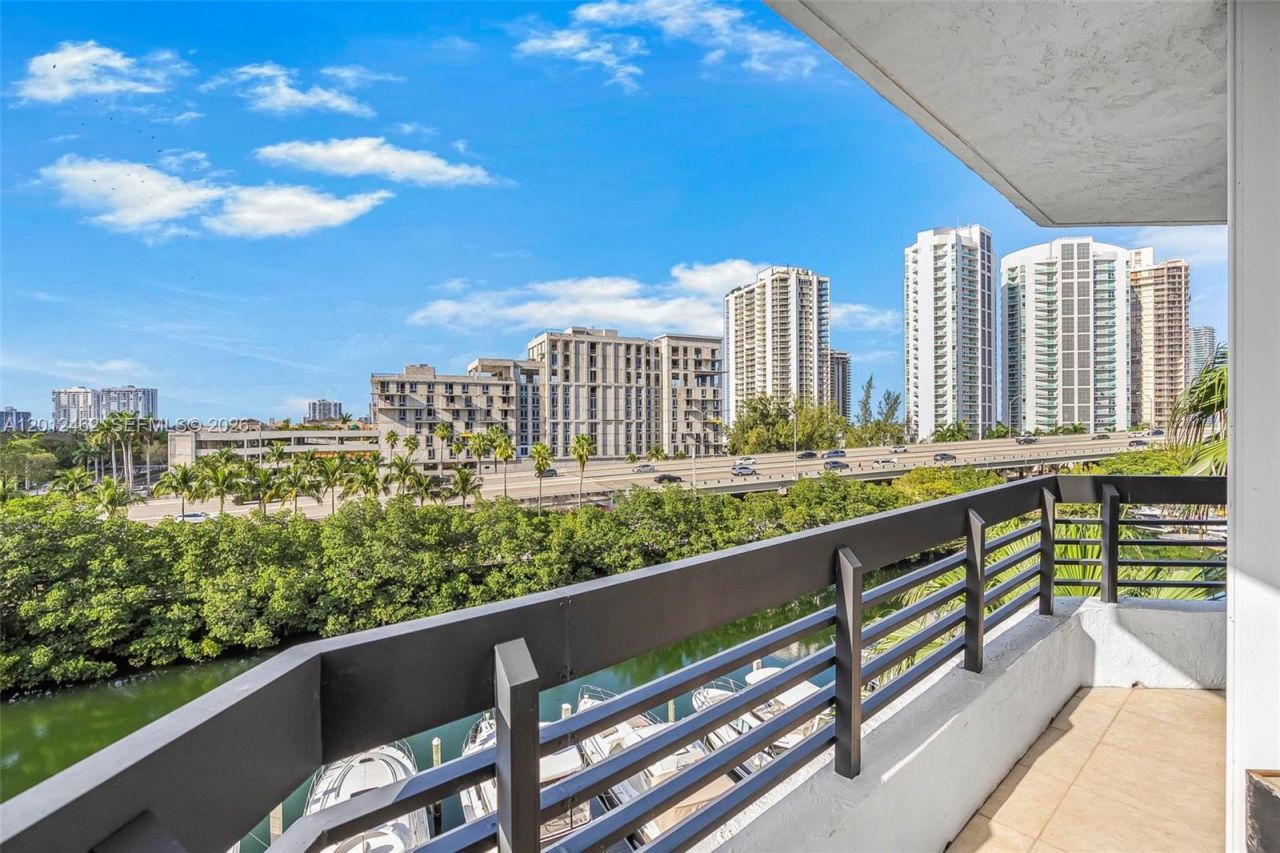 3500 Mystic Pointe Dr , Unit 604, Aventura, FL 33180 Photo