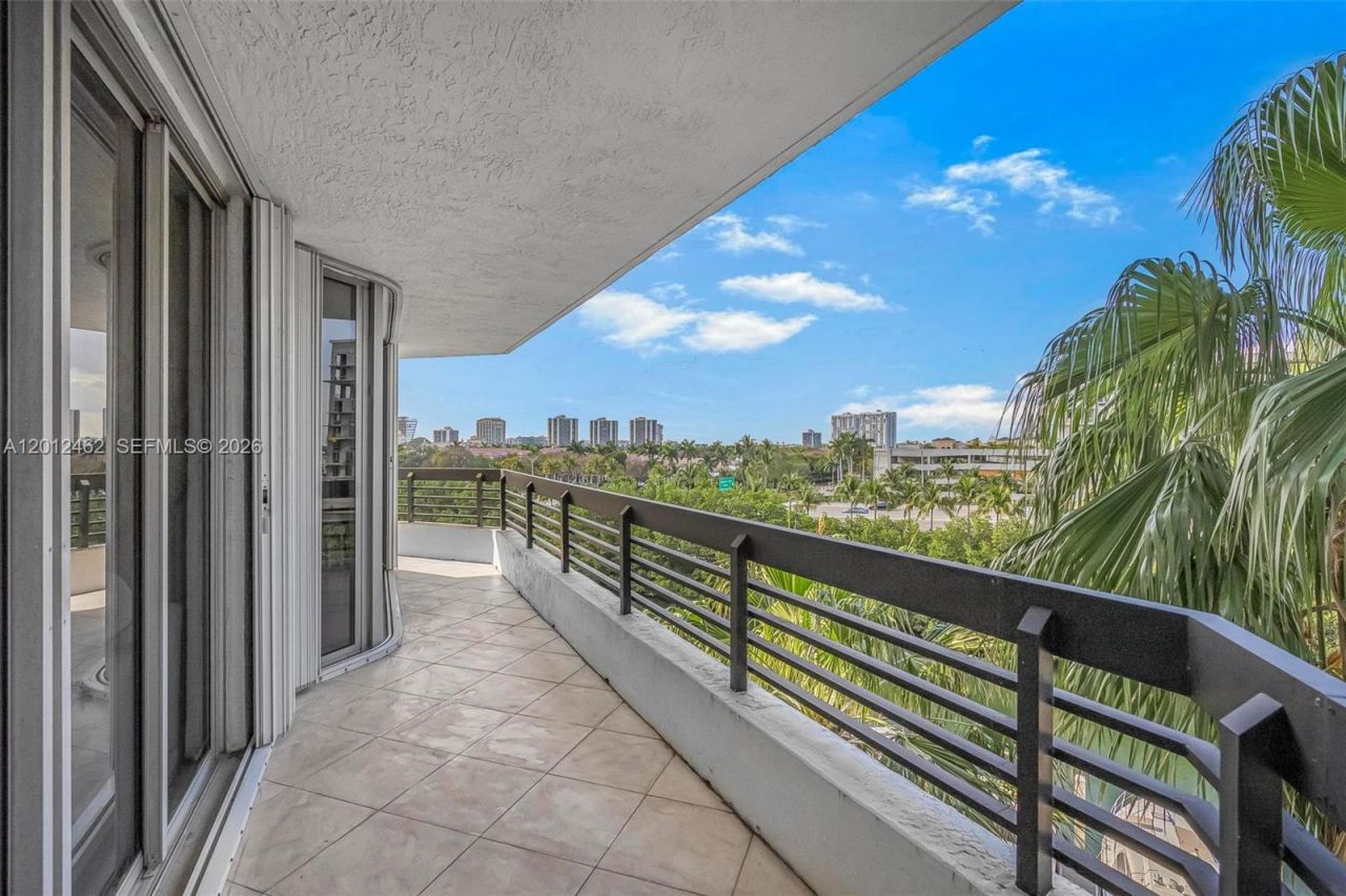 3500 Mystic Pointe Dr , Unit 604, Aventura, FL 33180 Photo