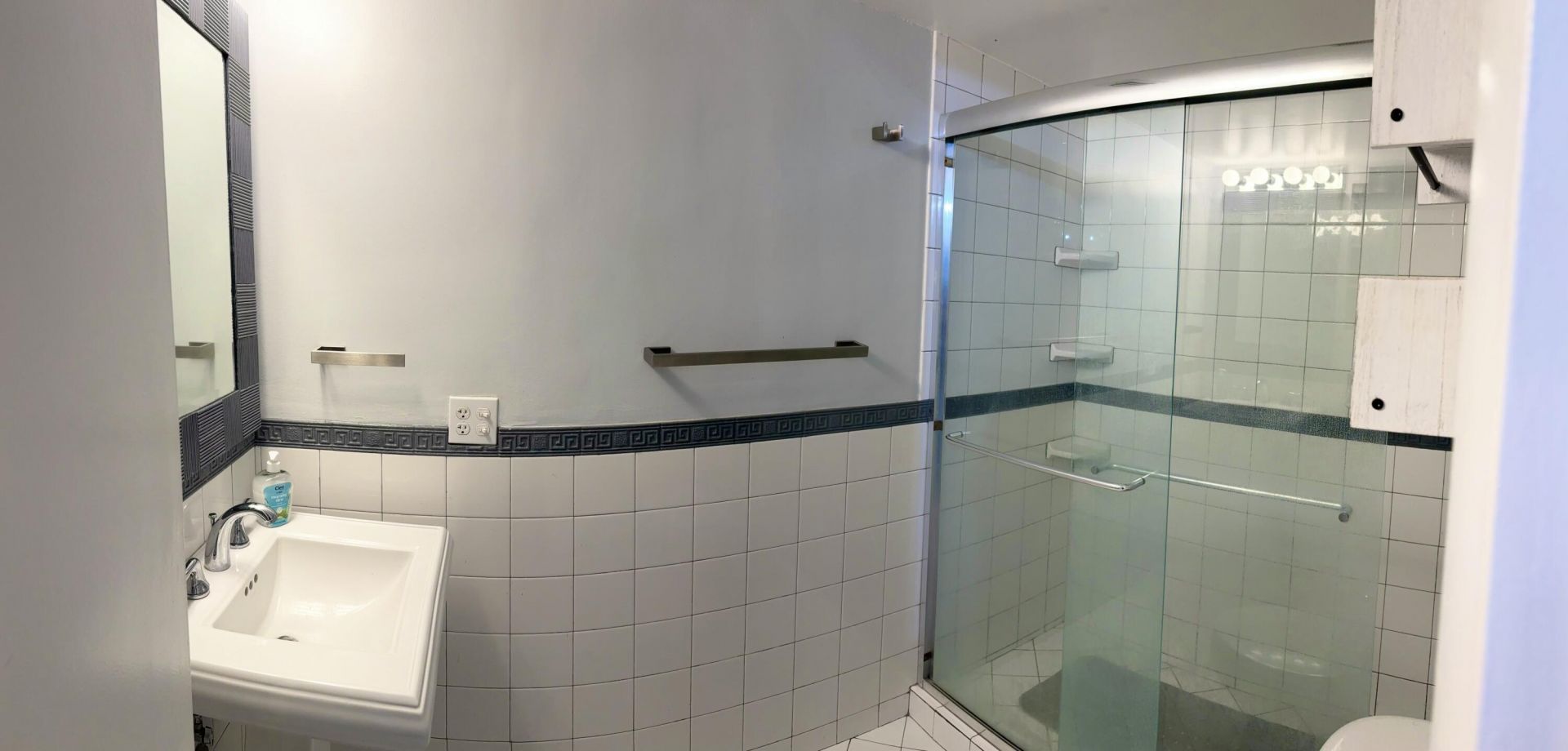 877 NE 195th Street, Unit 320, Miami, FL 33179 Photo