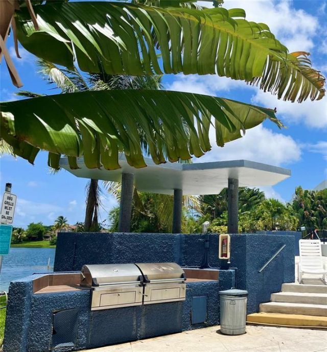 877 NE 195th Street, Unit 320, Miami, FL 33179 Photo