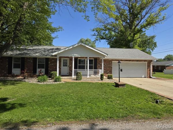 301 Redwood Drive , Aviston, IL 62216
