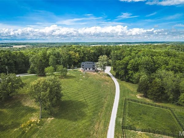 3736 County Road 700 E , Mcleansboro, IL 62859