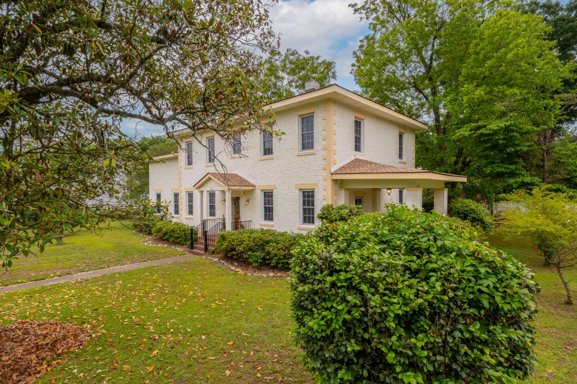 2131 Westrivers Road Photo 1