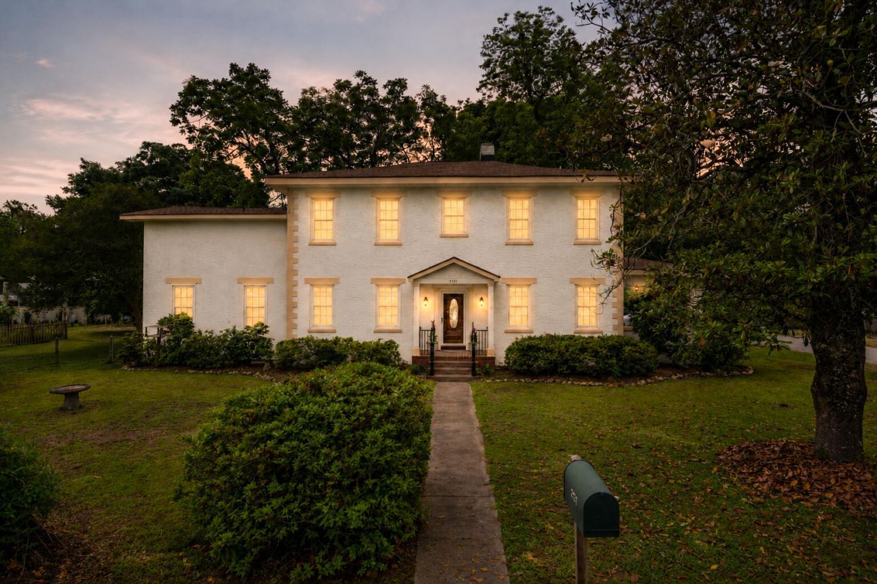 2131 Westrivers Road Photo 3