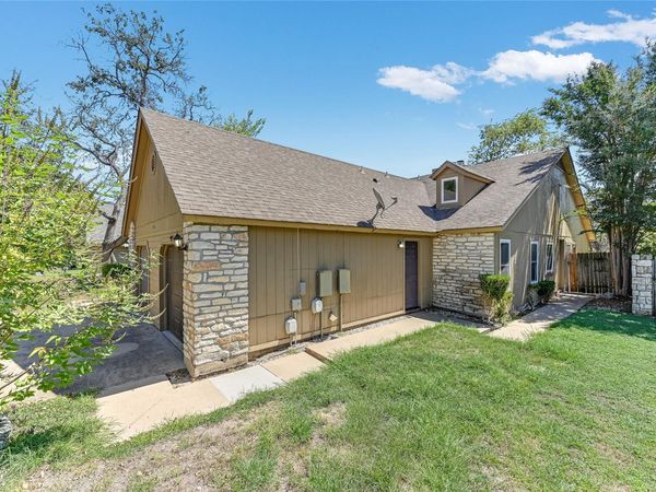 526 Cutty TRL, Unit B, Lakeway, TX 78734