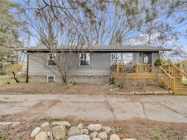 5872 Genesee Road, Springville, NY 14141