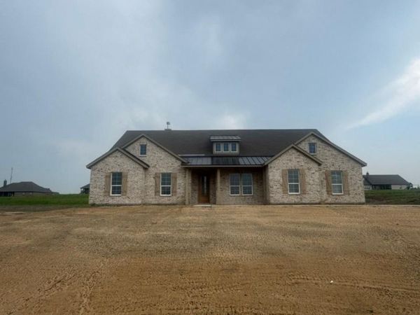 709 Water Side Drive, Van Alstyne, TX 75495