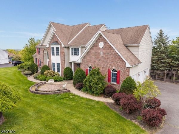 3 Kentview Ct, Raritan, NJ 08822