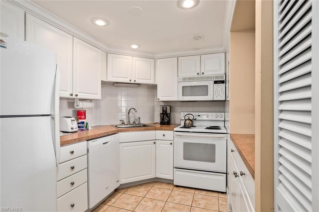 3 Bluebill Ave , Unit 610, Naples, FL 34108 Photo