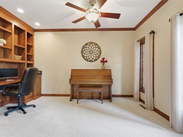 6625 Peckham Street, Johnston, IA 50131