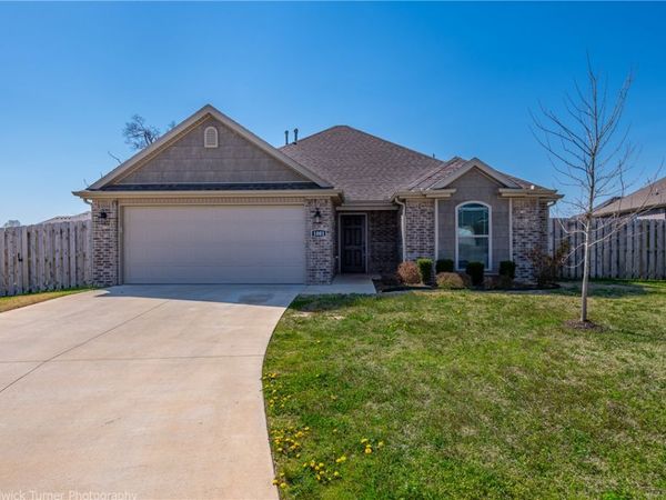 1001 Gardenia Street , Centerton, AR 72719