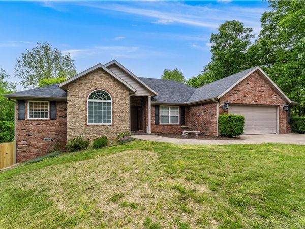 32 Latshaw Drive, Bella Vista, AR 72714