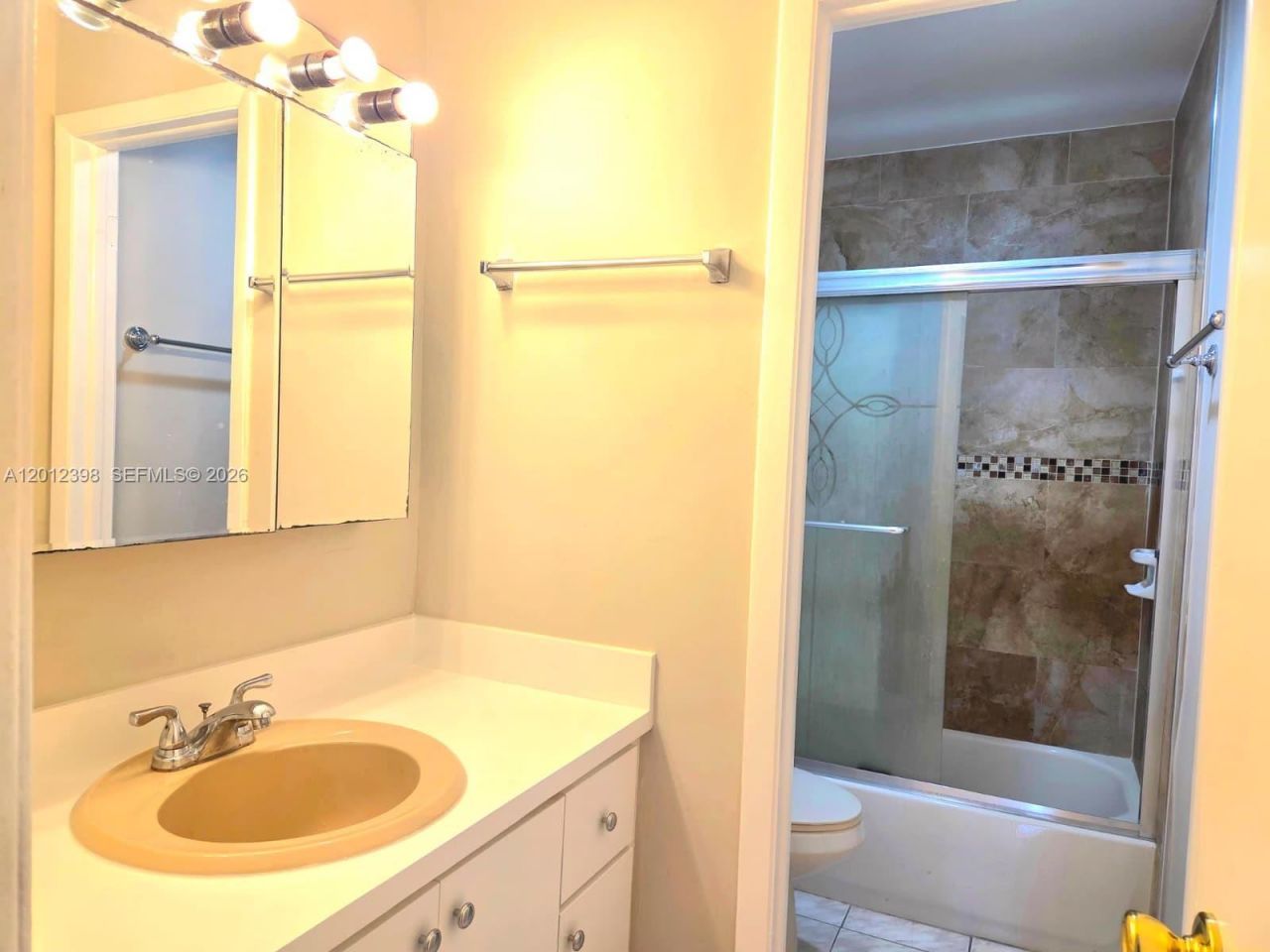 4670 W 13th Ln , Unit 507, Hialeah, FL 33012 Photo