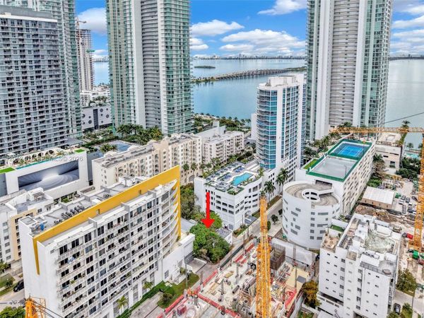 452 NE 30th St , Miami, FL 33137