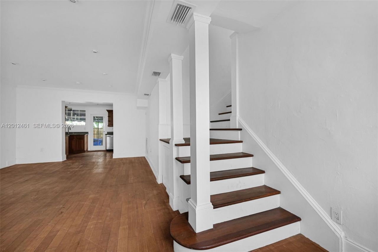 452 NE 30th St , Miami, FL 33137 Photo