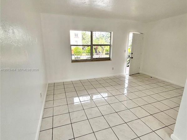 15 Alhambra Cir , Unit 32, Coral Gables, FL 33134