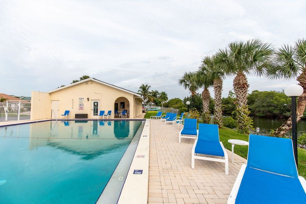 1815 Robalo Drive, Unit C201, Vero Beach, FL 32960 Photo
