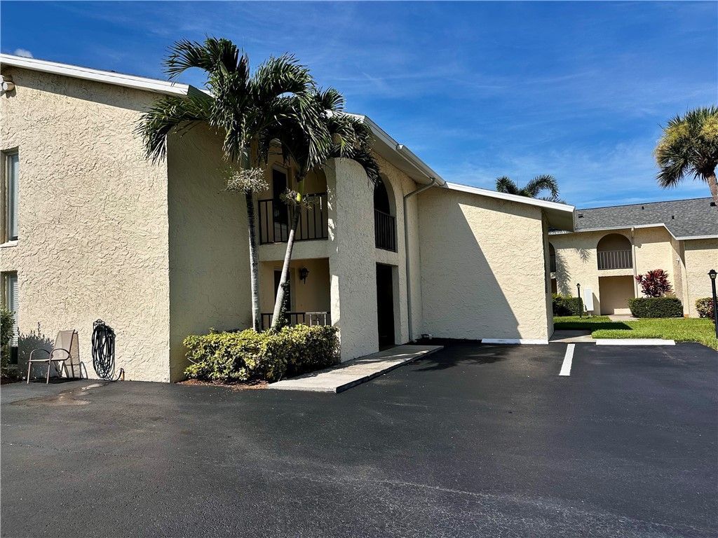 1815 Robalo Drive, Unit C201, Vero Beach, FL 32960 Photo