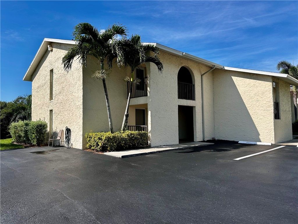 1815 Robalo Drive, Unit C201, Vero Beach, FL 32960 Photo