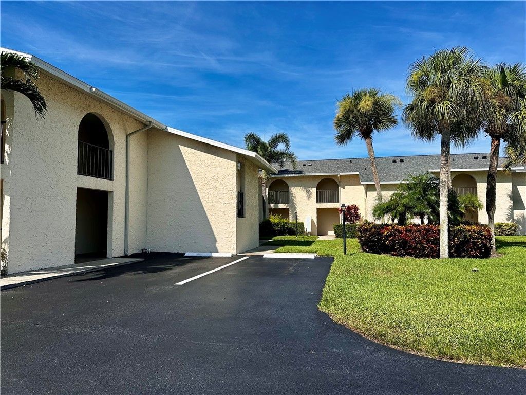 1815 Robalo Drive, Unit C201, Vero Beach, FL 32960 Photo