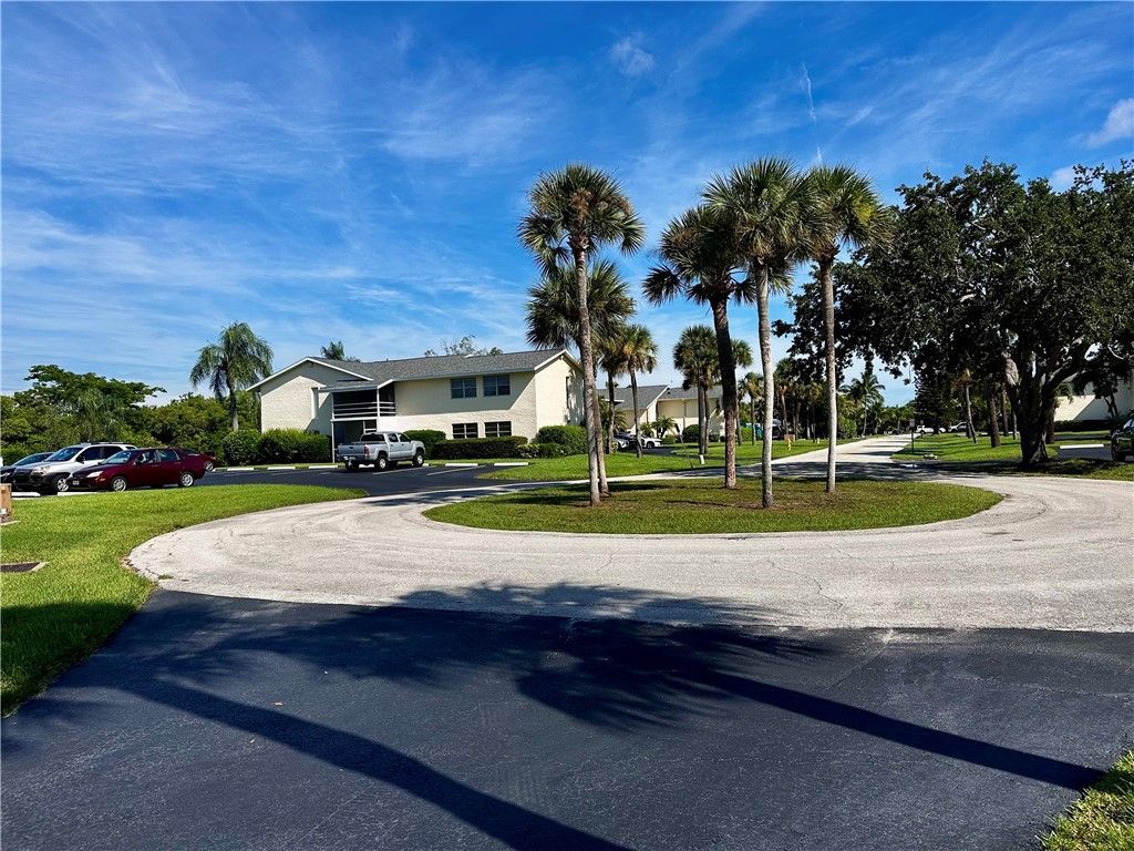 1815 Robalo Drive, Unit C201, Vero Beach, FL 32960 Photo