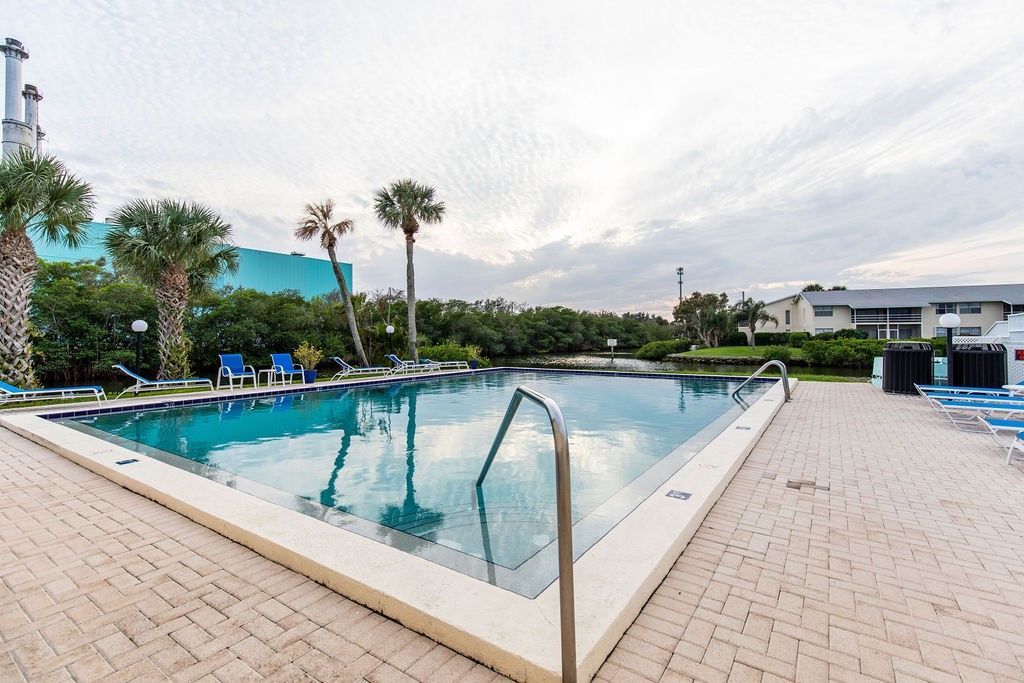 1815 Robalo Drive, Unit C201, Vero Beach, FL 32960 Photo