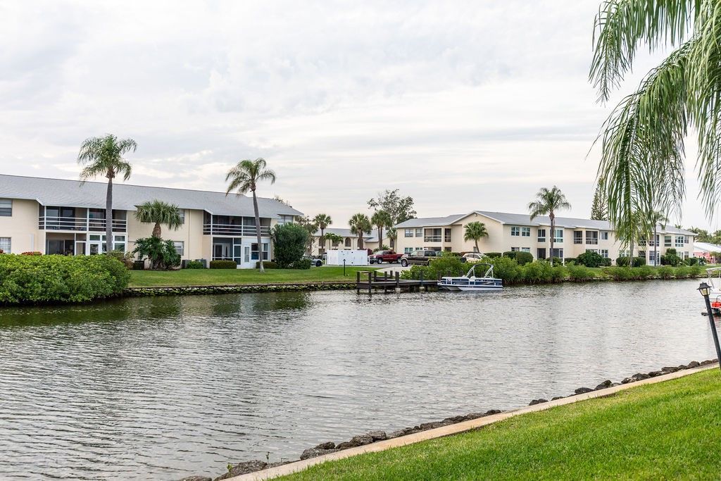 1815 Robalo Drive, Unit C201, Vero Beach, FL 32960 Photo