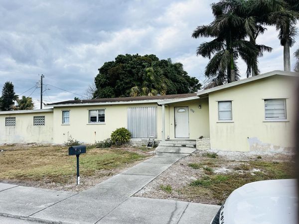779 Barack Obama Boulevard, Pahokee, FL 33476
