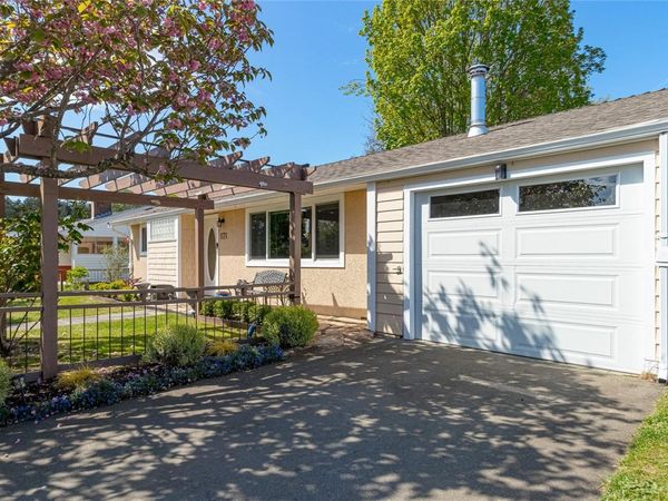 171 Stanford Ave W, Parksville, BC V9P 1M2