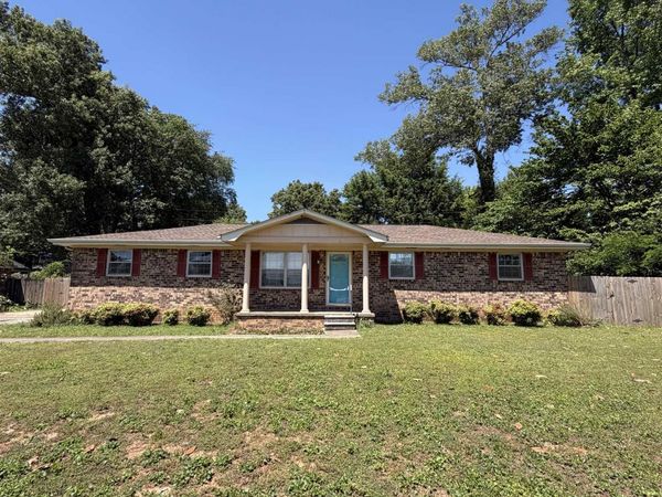 725 Dearborn St, Muscle Shoals, AL 35661