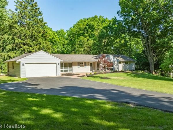 6041 EASTMOOR Road, Bloomfield Twp, MI 48301