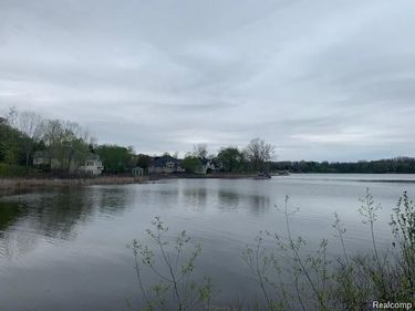 16126 Scenic View Drive , Linden, MI 48451