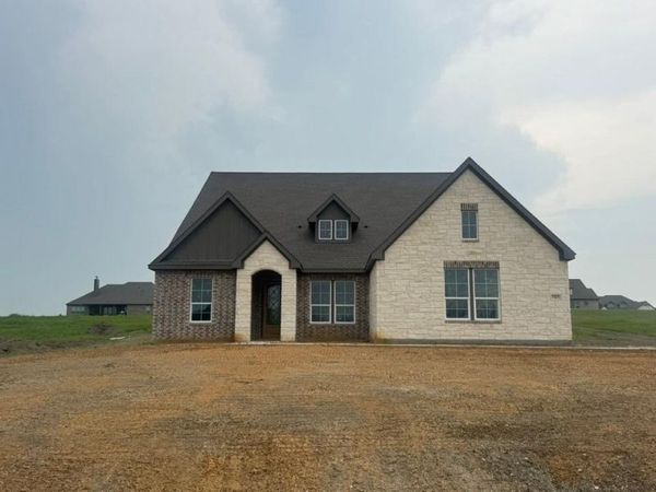 707 Water Side Drive, Van Alstyne, TX 75495