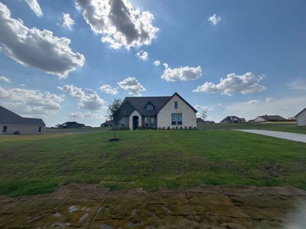 707 Water Side Drive, Van Alstyne, TX 75495