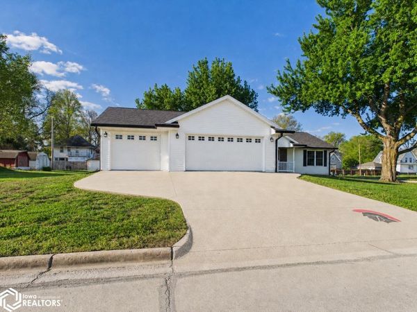 802 Iowa Avenue, Essex, IA 51638