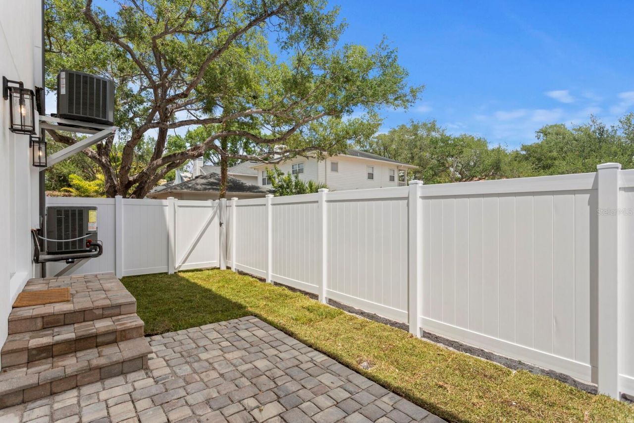 5210 Bayshore Boulevard, Unit 2, Tampa, FL 33611 Photo