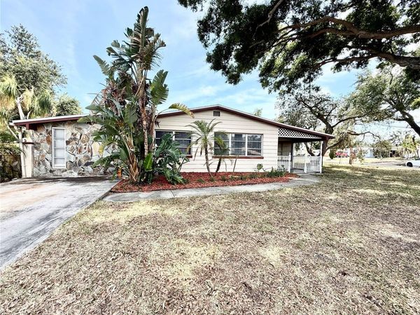 10862 VILLAGE GREEN AVENUE , SEMINOLE, FL 33772