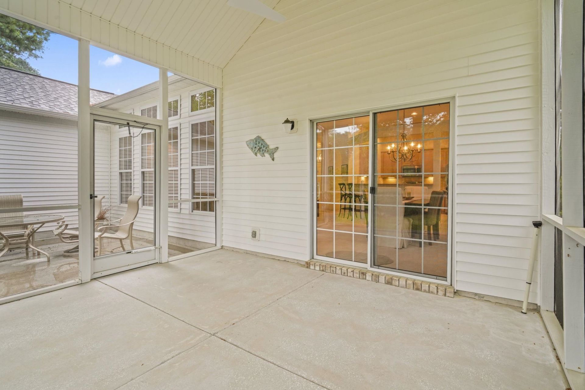 6443 Longwood Dr. Photo 32