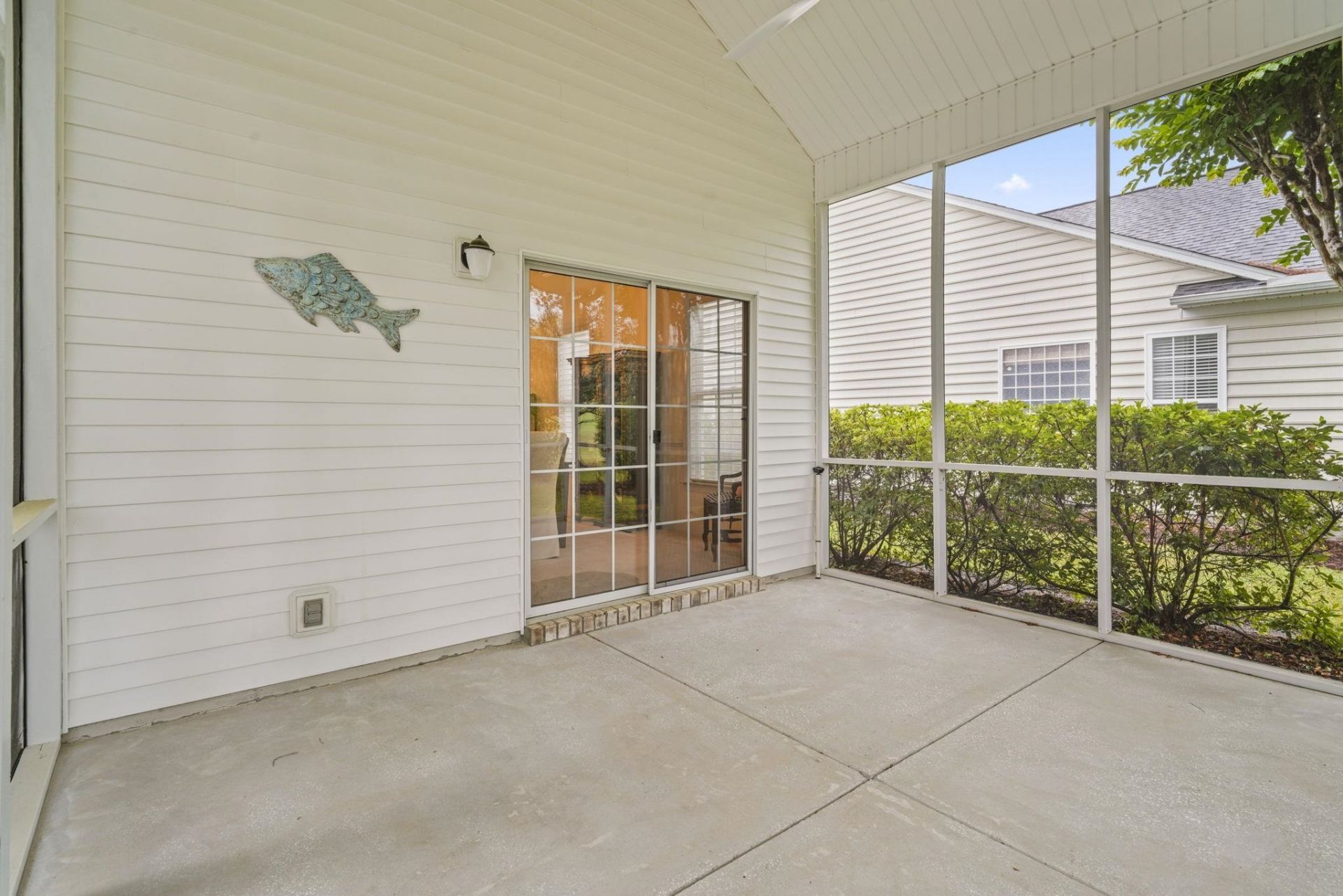 6443 Longwood Dr. Photo 33