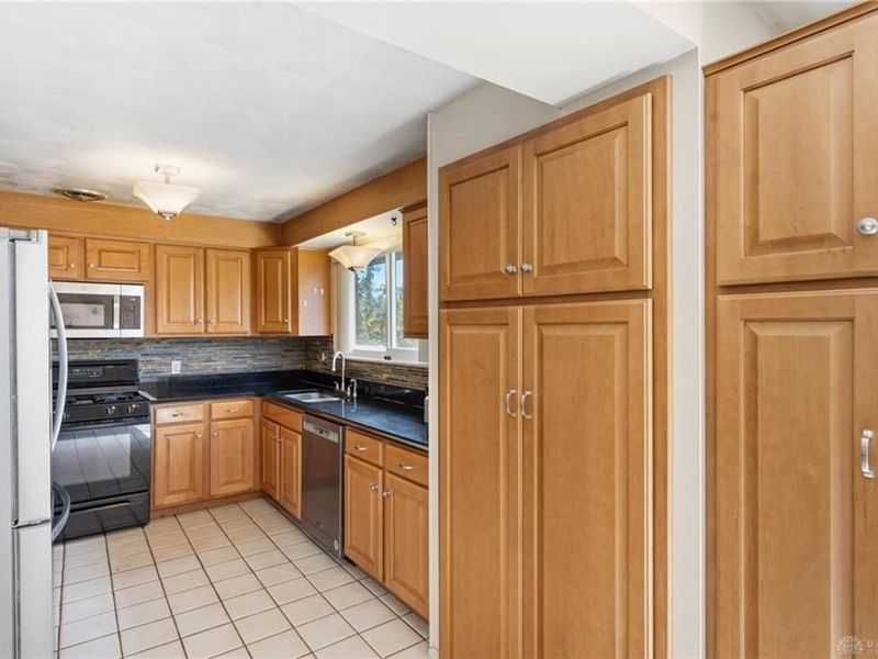 5882 Shady Cove Lane, Trotwood, OH 45426 Photo 11