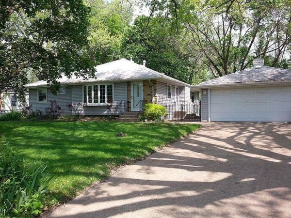 1985 County Road D West , Arden Hills, MN 55112