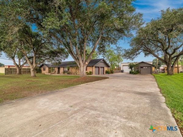 906 Mead Road , Victoria, TX 77904