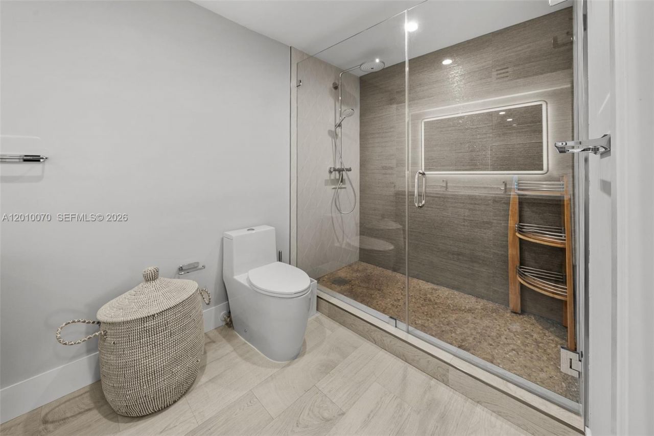 100 Meridian Ave , Unit 233, Miami Beach, FL 33139 Photo