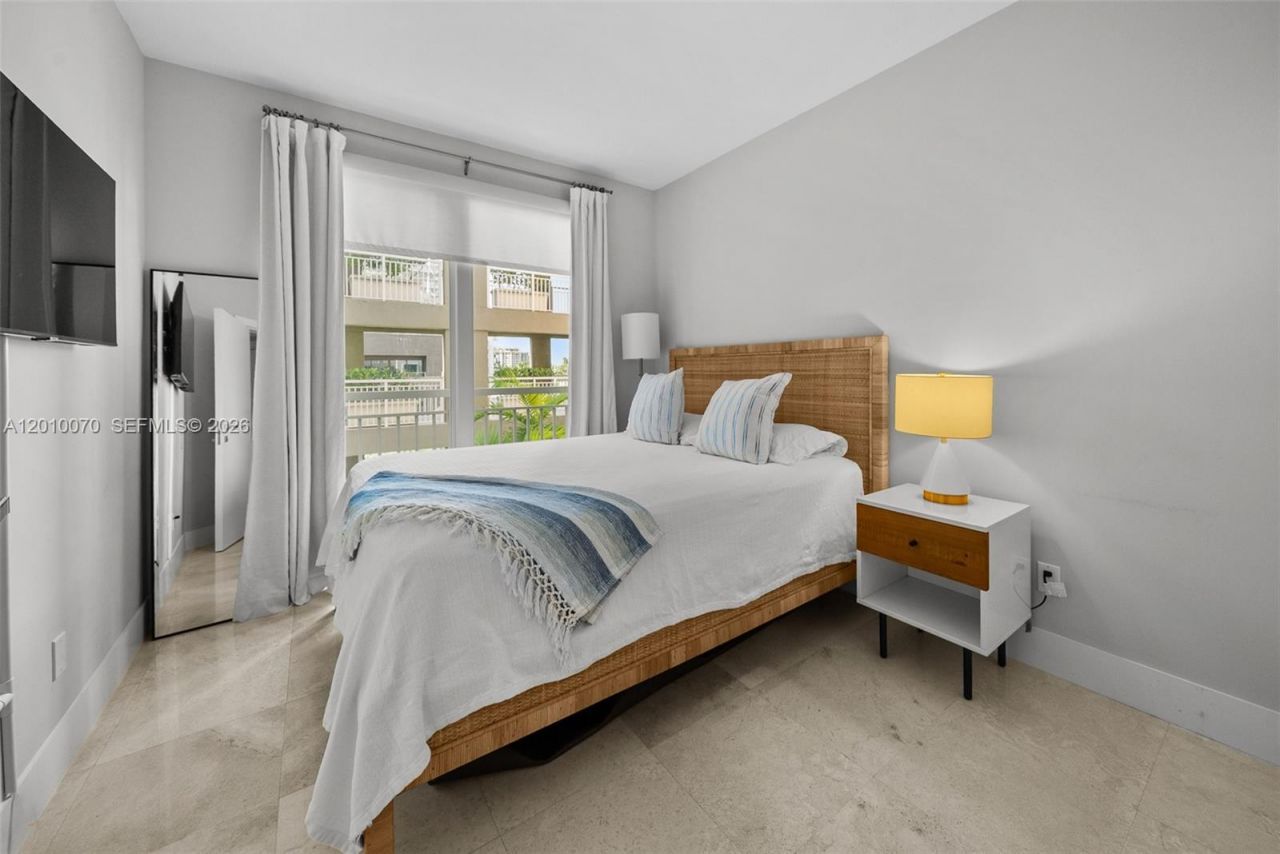 100 Meridian Ave , Unit 233, Miami Beach, FL 33139 Photo