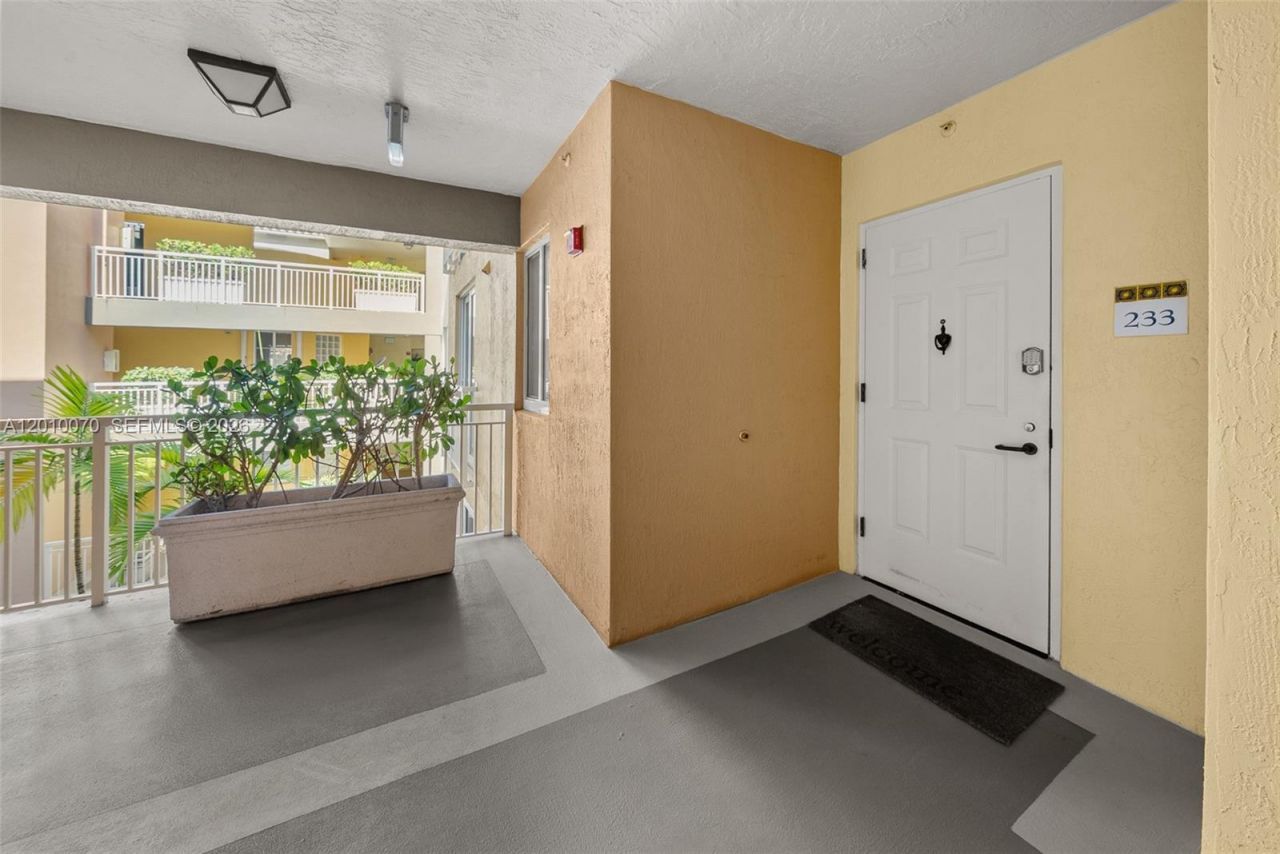 100 Meridian Ave , Unit 233, Miami Beach, FL 33139 Photo